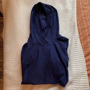NAVY/BLACK LULULEMON CROPPED SWEATSHIRT
